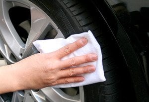 Soft99 Tire Black Wax Lastik Parlatıcı 170gr.